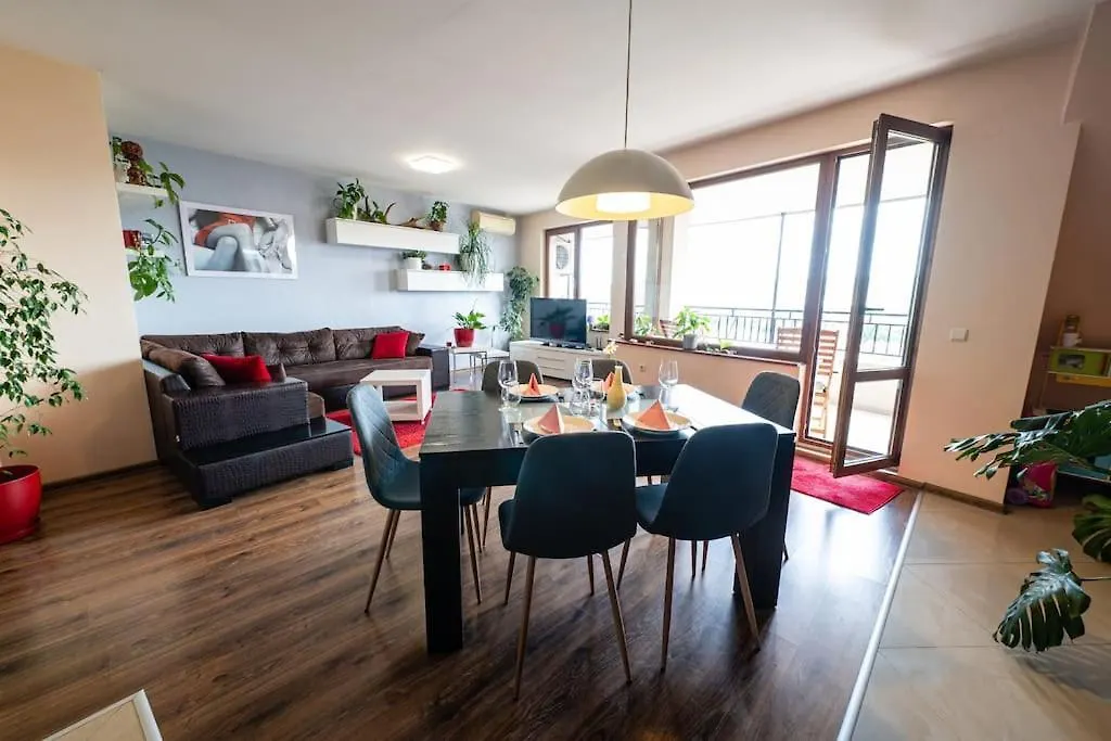 При Галя / Прекрасен Апартамент В Тих Квартал Varna Apartment